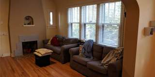 AWESOME 2-BDRM VICTORIAN DUPLEX HOME WITH 2-CAR GARAGE & CENTRAL A/C! Gallery 4