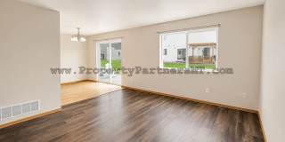 Very Nice 3 Bed 2.5 Bath Town house in River Rock Subdivision! Gallery 1