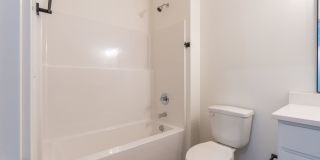 Forest Ave - Luxury Off-Campus Housing! Gallery 23