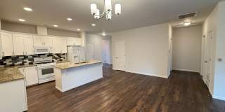 Spacious Condo - Large Garage and Private Patio Gallery 1