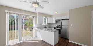 Charming NEWLY REMODELED 4BR Duplex in Aurora Gallery 5
