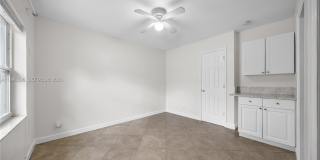 1041 NE 9th Ave Gallery 17