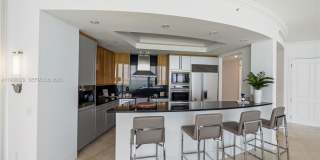 10295 Collins Avenue Gallery 1