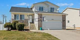 Charming Roy 4-bedroom, 2.5-bathroom home available for rent! Gallery 1