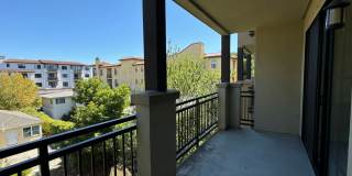 Updated Top Floor Unit -- Perfect Commuter Location -- Walking Distance to Laurel Street -- Must See! Gallery 18