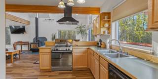 SEASONAL FURNISHED HOME Gallery 26