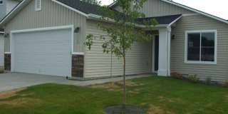 NICE 3 bed 2 bath 2 car garage avail now Gallery 1