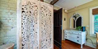 Downtown Cottage- Fully Furnished Gallery 11