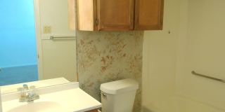 5725 Crestmore - 2/Bed 2/Bath - $1000/month Gallery 9
