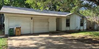 Charming South Austin Home with Huge Backyard & Mature Trees Gallery 3