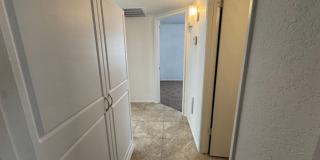 Bright & Spacious 2 Bedroom Condo with Vaulted Ceilings in Phoenix Gallery 9