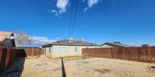 Beautiful 2 bedroom / 1 bathroom unit with all APPLIANCES included Gallery 24