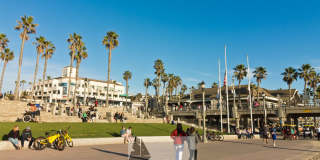 5 Bedrooms. 3-Car Garage. Huntington Beach Charm! Gallery 23
