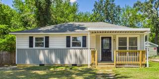 Updated home with Newer Kitchen, Hardwood Floors, Fenced! Gallery 1