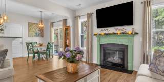 4 bedroom 2.5 bathroom home close to beaches, shopping, and Marine Corps Bases. Gallery 25