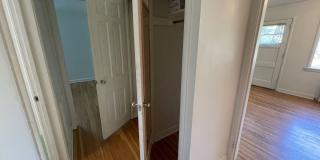 Four Bedroom Two Bath House - Great Location! Gallery 12