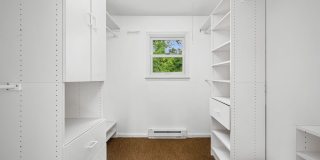 Spacious 3 Bed, 3 Bath Gallery 17
