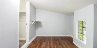 6746 N Glasner Gallery 47