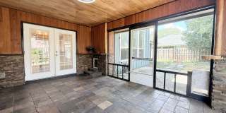 Large Open Concept House with Tons of Natural Light Gallery 26