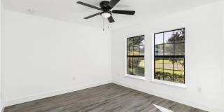 Stunning 5 Bedroom 2.5 Bath w/Den Gallery 4