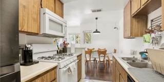 1037 W Francis St Apt F Gallery 7