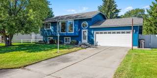 Updated 4BR Split-Level in Spokane Valley - Deck, 2-Car Garage & Daylight Basement Gallery 1