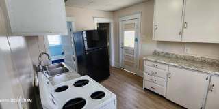 Spacious 3BR, 2BTH with parking off street Gallery 5