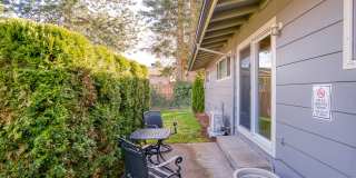 2 Bedroom 1 Bath Duplex w/ Yard & Parking Gallery 1