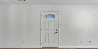 Spacious Poolside Condo! Gallery 6