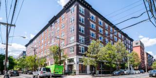 Courtyard at Jefferson Gallery 18