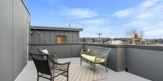 Like new 2 bedroom townhome in Georgetown Gallery 11