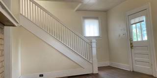 3 FREE City Blue Curb Passes- 3 Bed/1 Bath Home located close to Sunnyside and Downtown Campus- Available 5/20/2026 Gallery 6