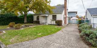 PET FRIENDLY Super Cute Craftsman Home 3 bedroom 1 Bath with Basement PET FRIENDLY Super Cute Craftsman Home 3 bedroom 1 Bath with Basement Gallery 1