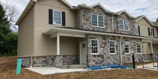 3 Bedroom, 3 1/2 Bathroom Townhouse on Easterly Parkway Gallery 1