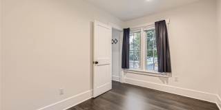 Beautiful Remodeled House with Fenced Yard in Maple Leaf Gallery 21