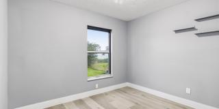 1717 SW Burlington Street Gallery 17