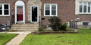 3 Bed / 1.5 Bath Updated Townhome Gallery 1