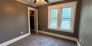 Charming 3 Bedroom Home with Screened Porch and 2 Car Garage Gallery 7