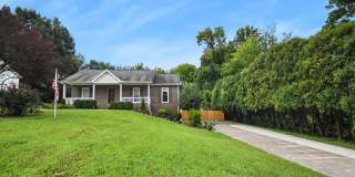Pet Friendly Three Bedroom with Basement! Pet Friendly Three Bedroom with Basement! Gallery 1