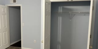 Mill Creek 4bd/2bth w/ Two Car Parking and Yard Gallery 13