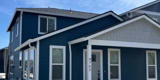 Newer Central Point 3 Bedroom / 2.5 Bath with views of the Table Rock Gallery 1