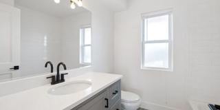 Royal Oakland Apartments Gallery 11