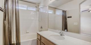 Mountains Edge - 3 bedroom, 2.5 bath cul-de-sac home! Gallery 21