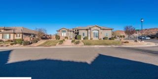 Stunning 2 Bedroom Fully Furnished Home. Community Pool & Mini Golf! Gallery 9