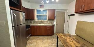 2B1B three story town house with finished basement Gallery 1