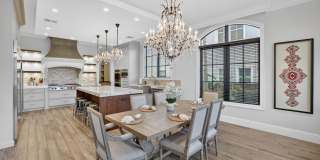 2425 Delmar Place Gallery 17