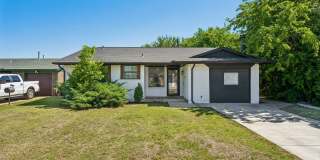 Charming 3 Bedroom Home with Spacious Backyard Gallery 1