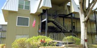 2/1 Riverfront Condo 2/1 Riverfront Condo Gallery 1