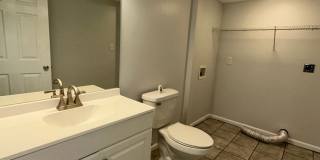 Lovely Single Family House! All Electric, Garage, Deck, Privacy Fenced Backyard, Pets Ok! Gallery 11