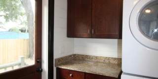 Historic 2 BR Bulgalow with Loft Gallery 13